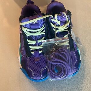 Adidas Exhibit B Women’s basketball sneakers